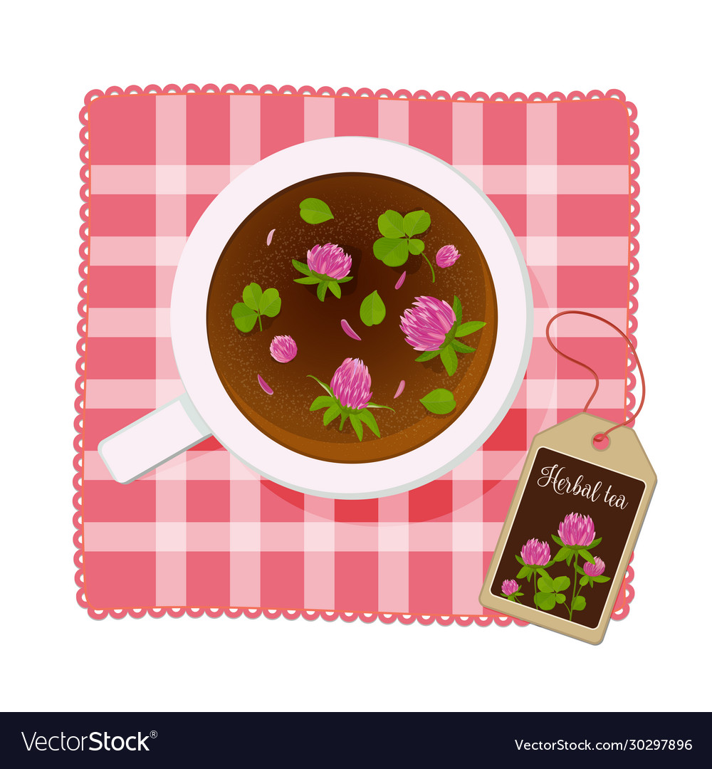 Tasse mit Tee Klee Blumen auf einer Serviette Blick